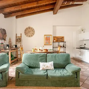 Casa vacanze Dimora Perla Di - Historical Wine Retreat Near Bernina Express, Villa di Tirano